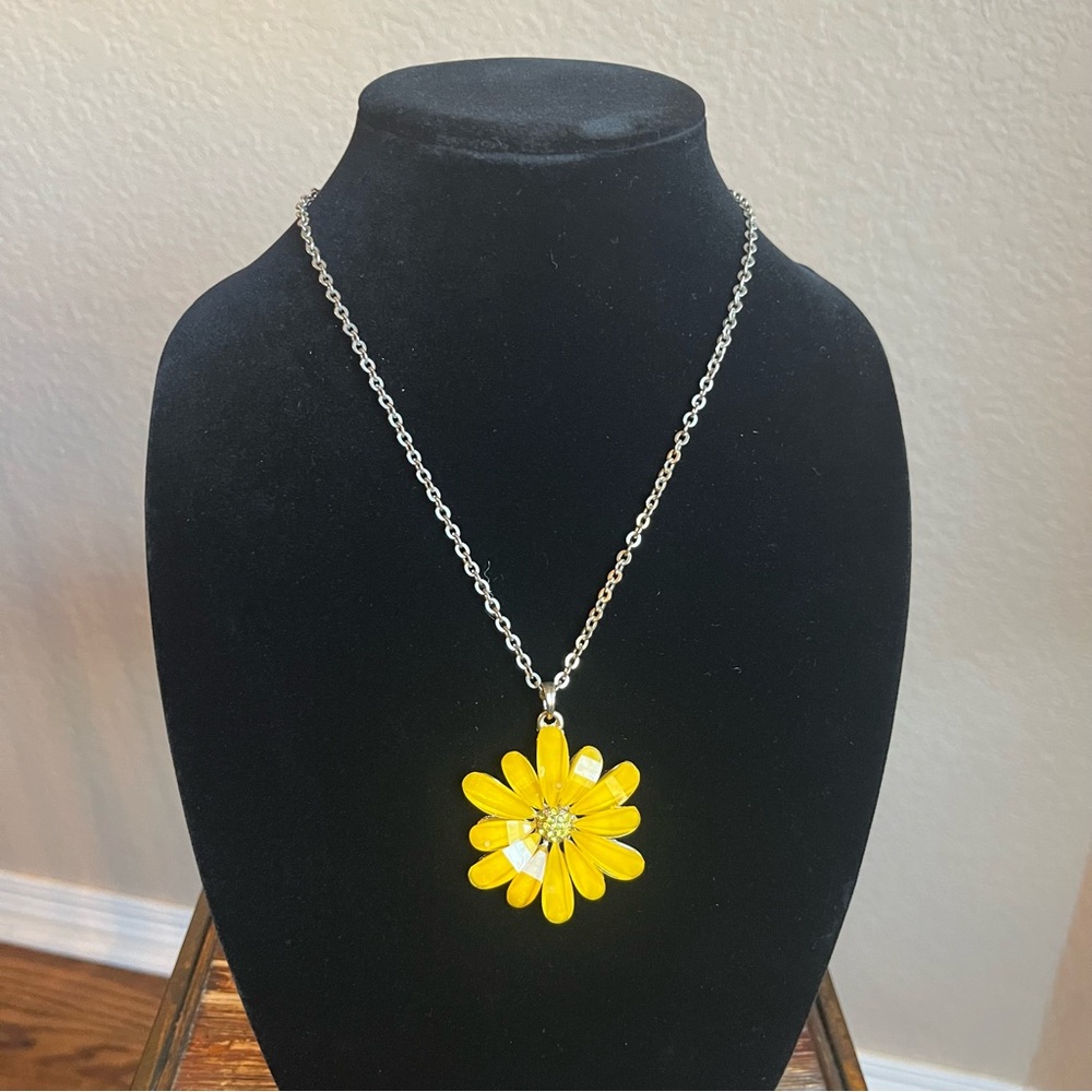 Yellow Daisy Flower Pendant Necklace boho retro